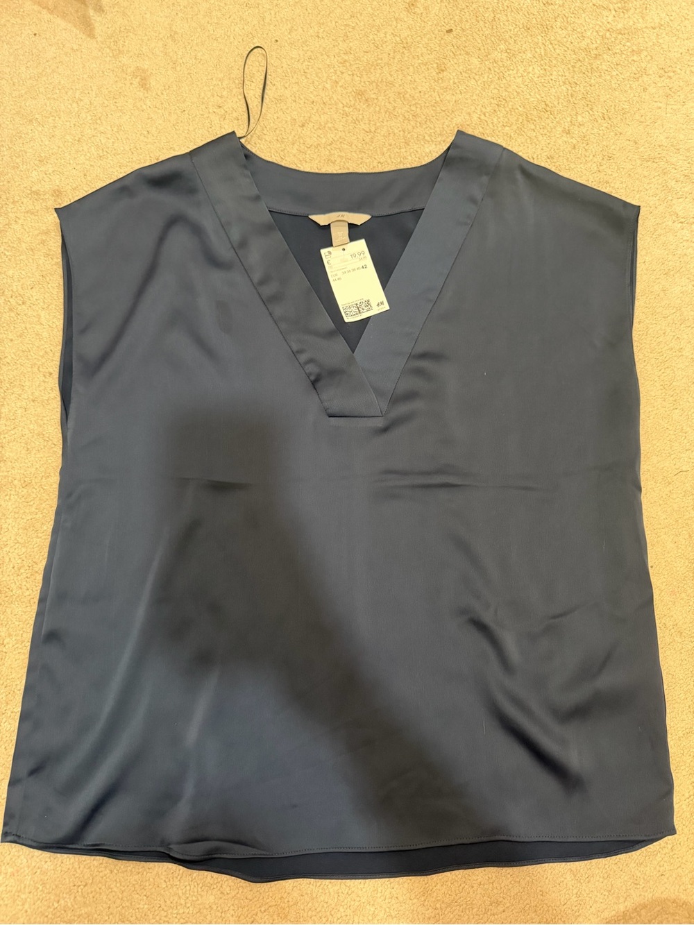 NWT H&M Silky Navy V-Neck Sleeveless Top Large